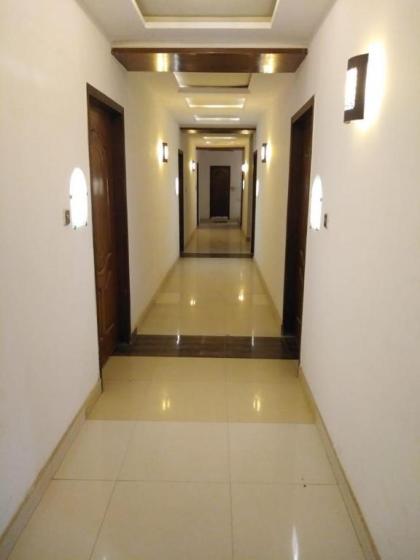 The Rich Hotel - image 10
